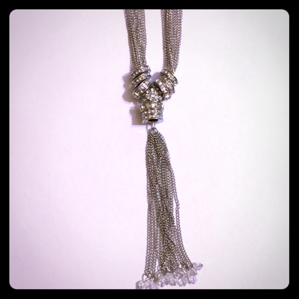 (NWT) 18” long silver tone & rhinestone necklace!
